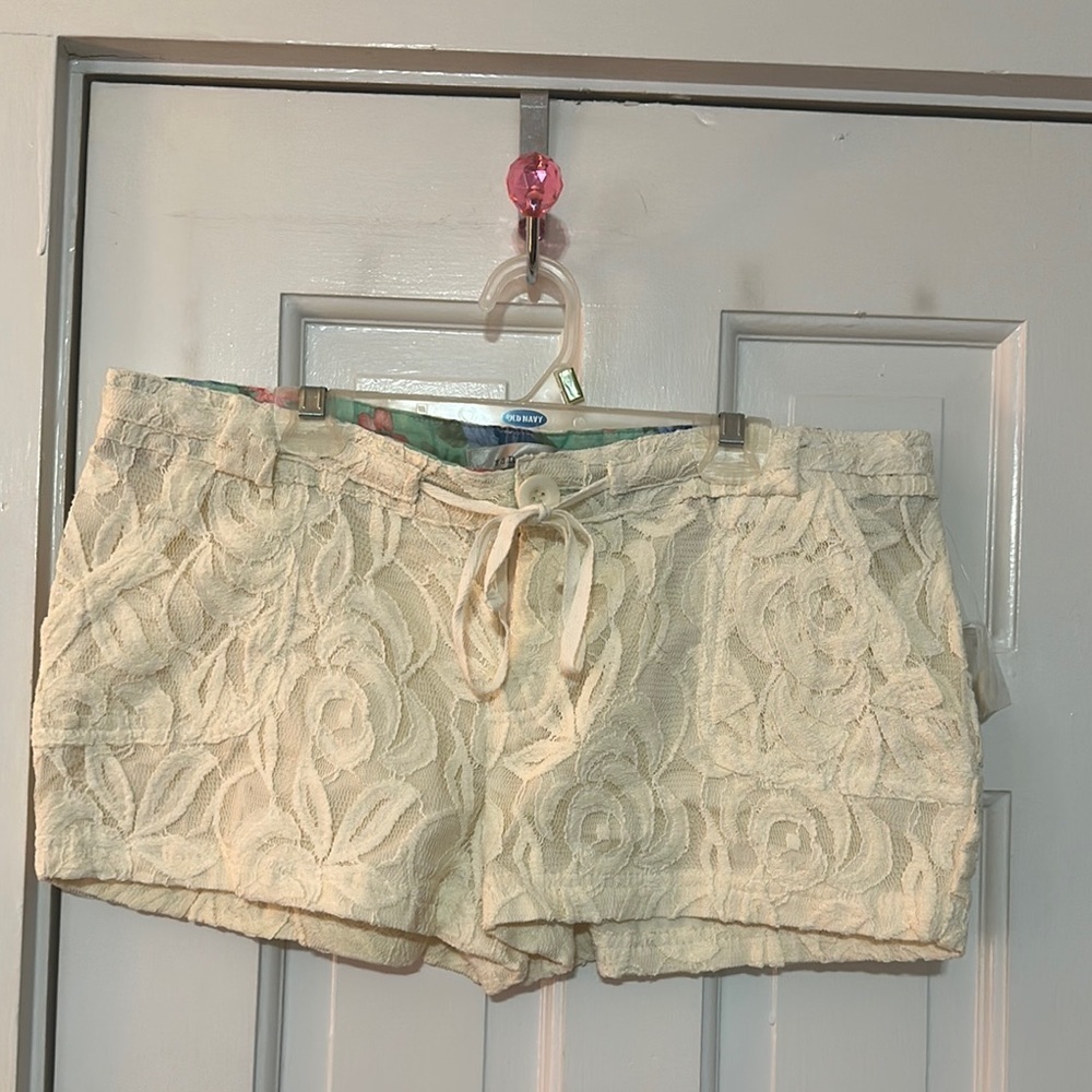 Sans Souci lace shorts size large